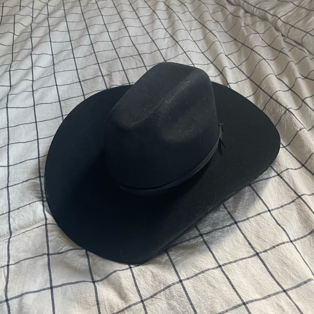 Elegant Black Wide-Brim Hat